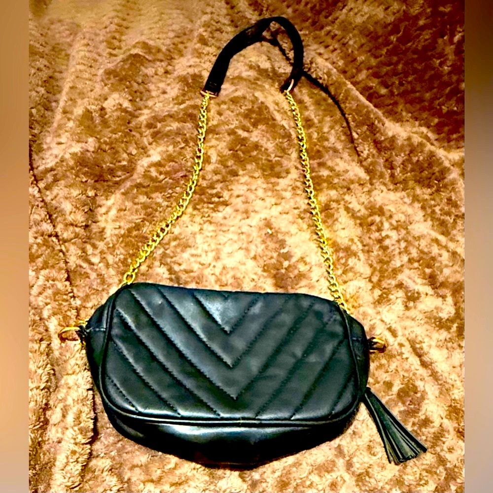Elegant Black and Gold Quilted Crossbody Bag